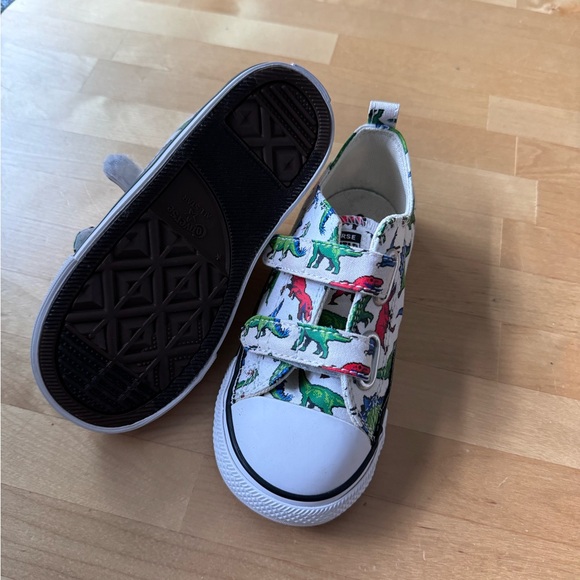 Converse dinosaur size 9 - Picture 2 of 4